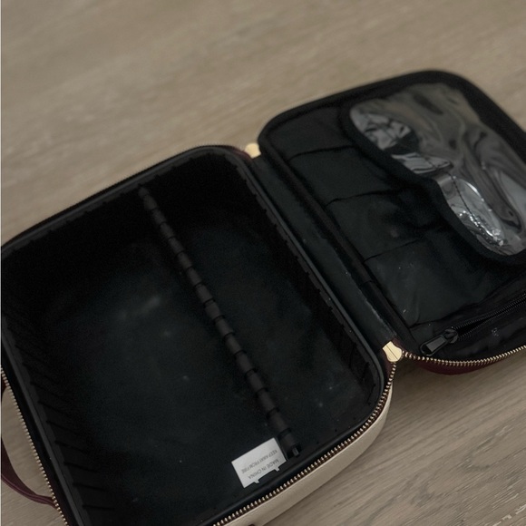 LACATTURA classic bee accent ivory leather makeup travel case bag - Picture 4 of 12